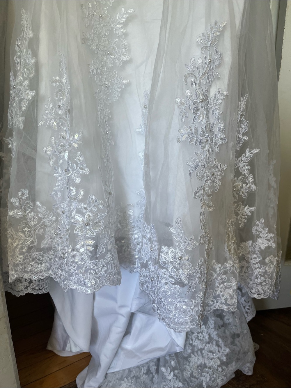 Breathtaking White Beaded Lace Wedding Dress - Beautiful - Picture 10 of 13